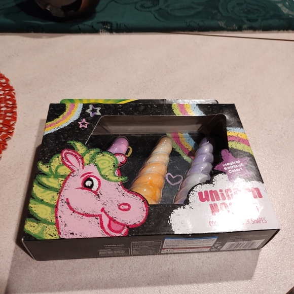 Create magical sidewalk art with the use of these unicorn horn swirl chalk stick - Picture 8 of 12